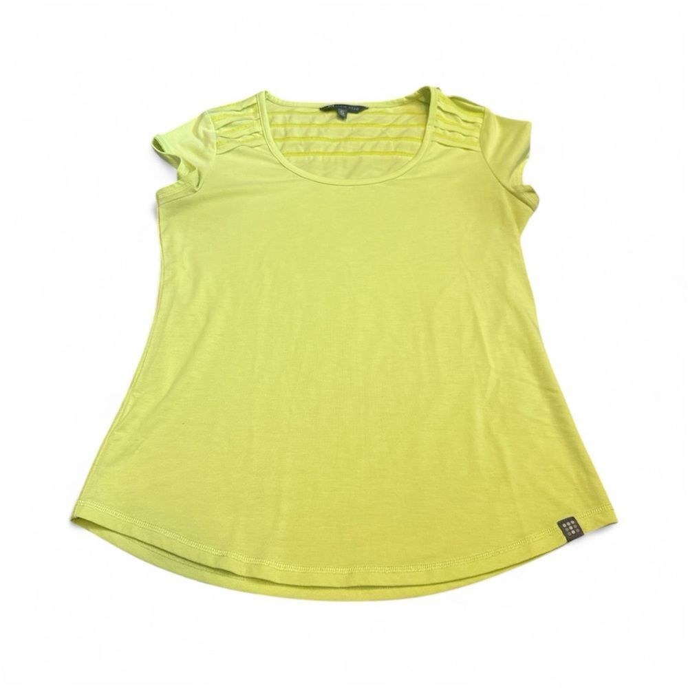 Title Nine Light Greenish yellow Short Sleeve Tee